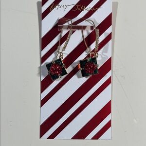 Betsey Johnson Christmas 🎄 gift 🎁 earrings that dangle!!
